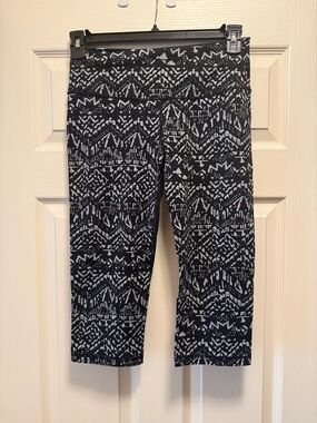 VSX Black and White Patterned Capri Leggings